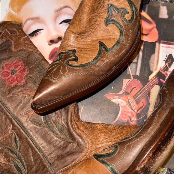 Old Gringo Shoes - 🫦🤠🫦• 🤎 Old Gringo x Southern Belle Vibes 🖤 • 🤠🫦🤠